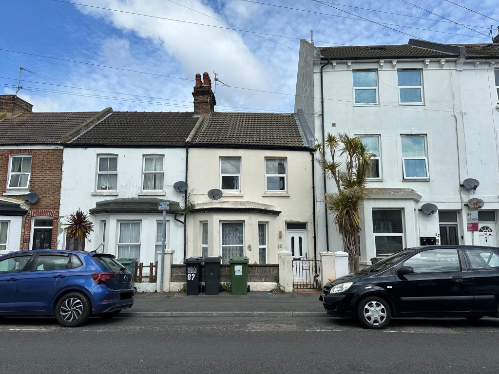Lot: 114 - TWO-BEDROOM TERRACE HOUSE FOR IMPROVEMENT - External of Terrace Property